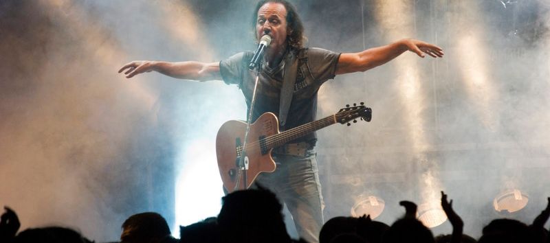Βασίλης Παπακωνσταντίνου: Ο όρος «έντεχνη μουσική» δεν πληρεί τους όρους… είναι άτοπος (συνέντευξη)