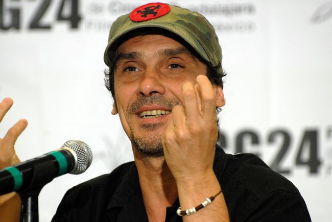 Manu Chao: Δεν κάνουμε ποτέ πρόβες, τις μισώ… μου θυμίζουν το σχολείο