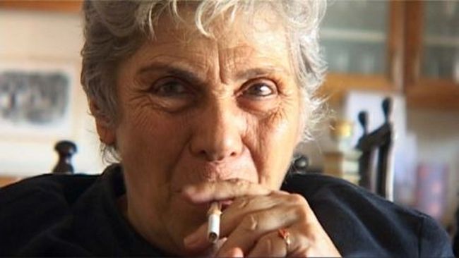 Κική Δημουλά, για τον έρωτα: …είναι του ενός ο βασανισμός