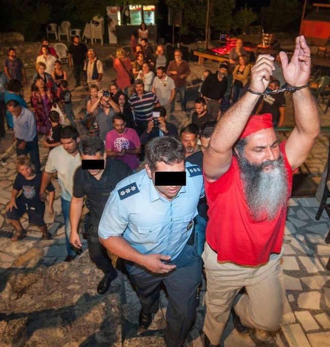 Κρήτη: Διέκοψαν τη συναυλία και συνέλαβαν τον ιδιοκτήτη …για ένα τραγούδι