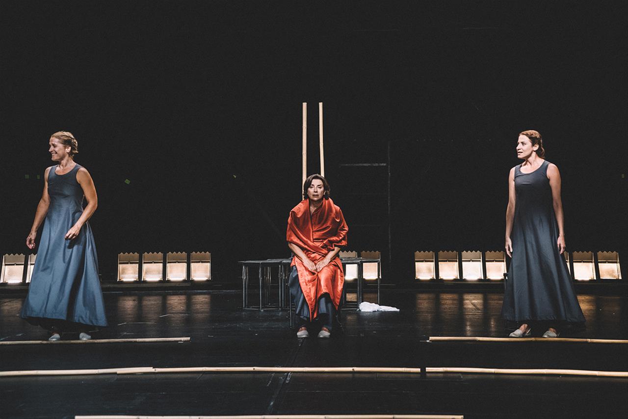 «Τρωάδες»  του Ευριπίδη, πρεμιέρα εν μέσω πανδημίας -με  πλήρη ασφάλεια-  στο «Θέατρο Δάσους» από το Κ.Θ.Β.Ε., κριτική παράστασης